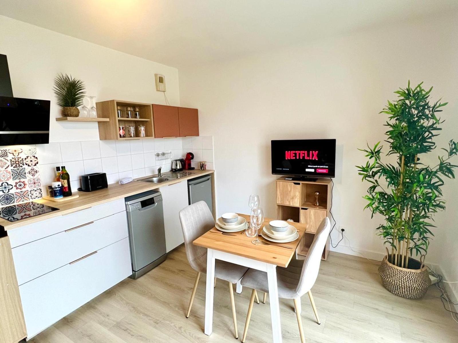 Le Courvoisy, Studio Avec Piscine, Pres Groupama Stadium Et Salle Arena 메이쥬 외부 사진